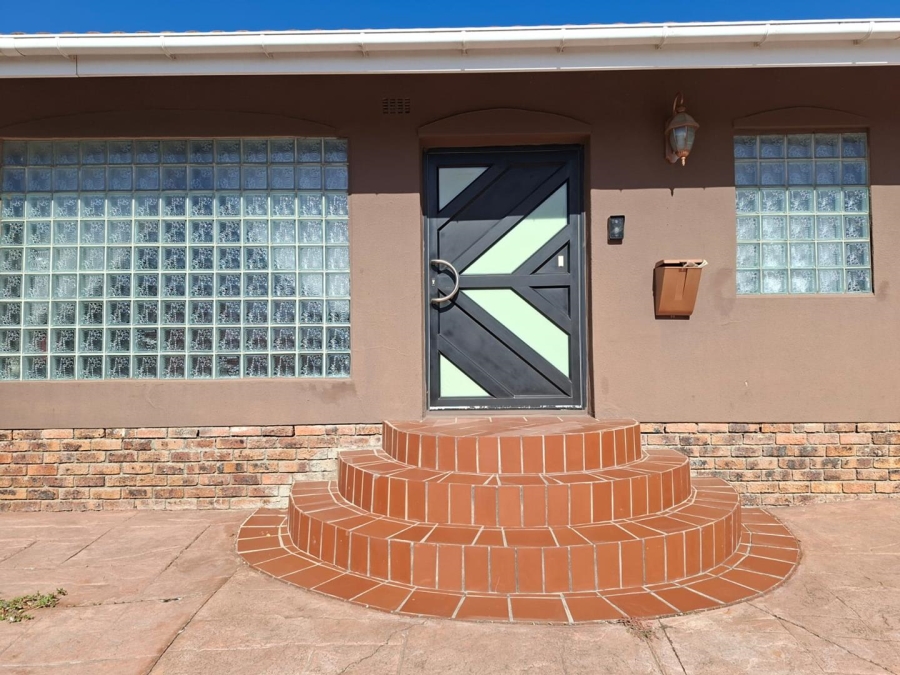5 Bedroom Property for Sale in Protea Heights Western Cape